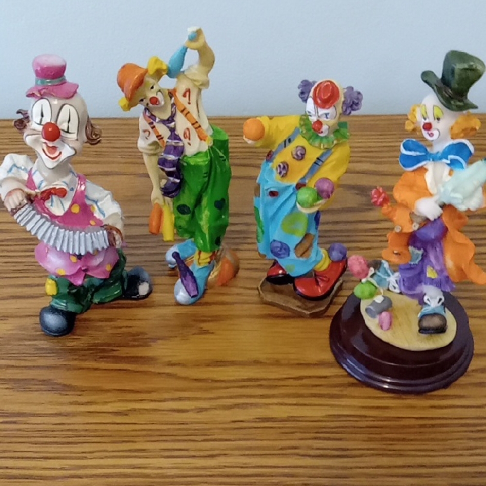 Colorful Clown Figurine Set /4